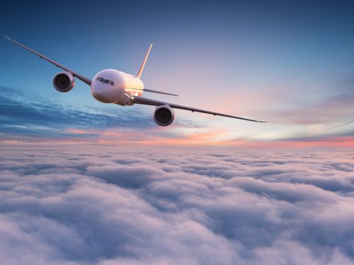 Incident aviatic cu implicații politice: Avion deviat spre București și alertă falsă cu bombă
